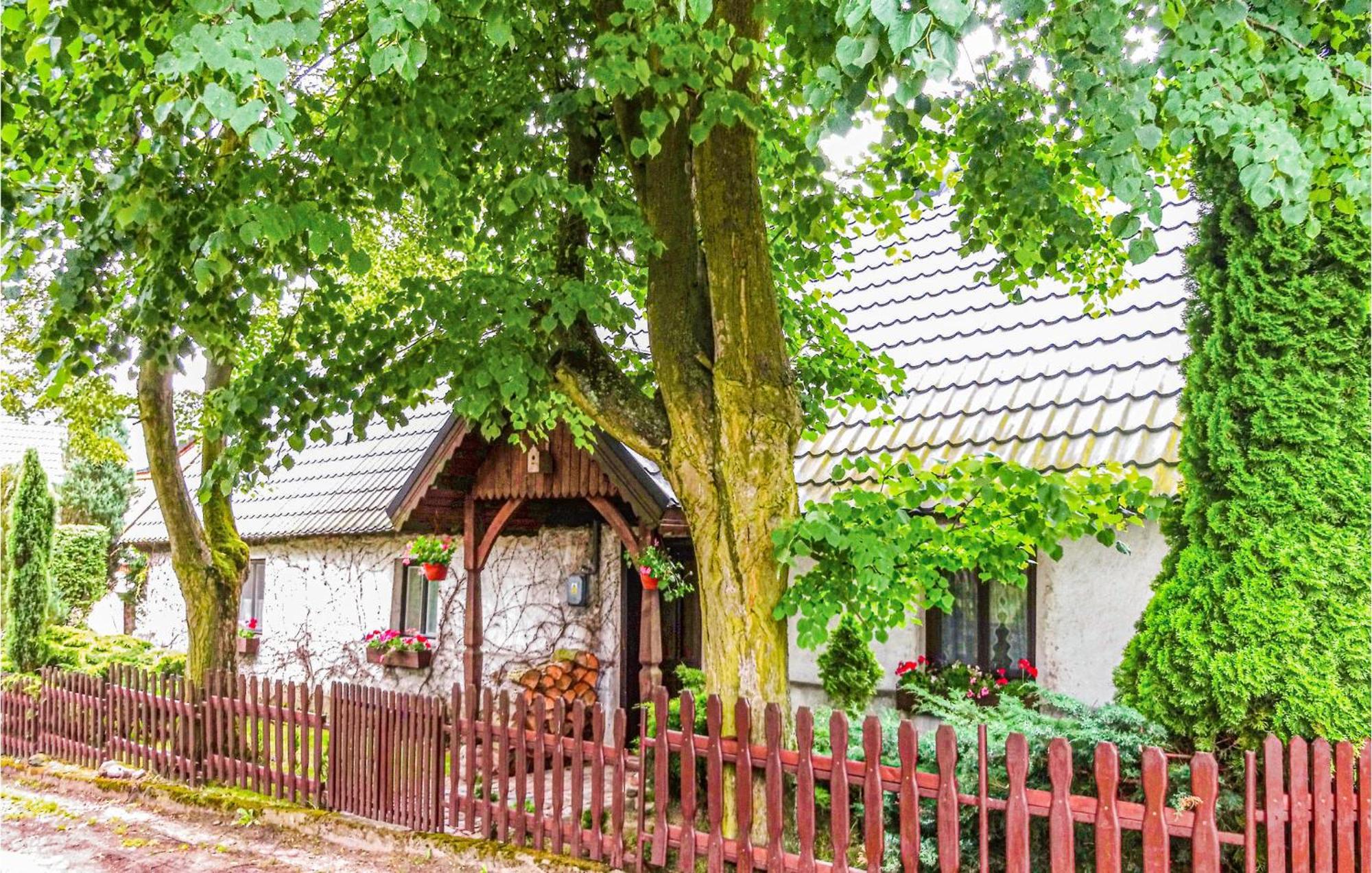Awesome Home In Pleszew With Wifi Zawidowice Eksteriør billede